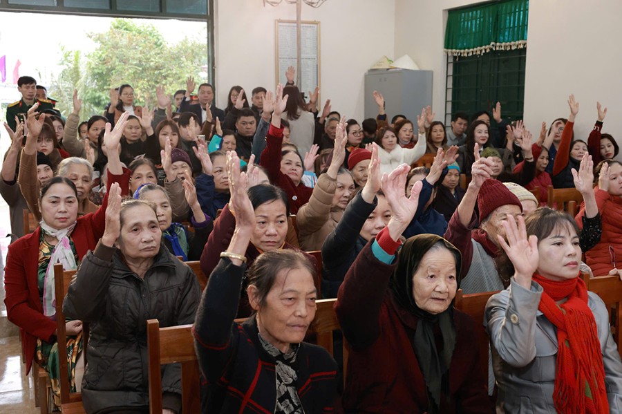 100% cử tri biểu quyết, nhất trí tín nhiệm Đại tướng Phan Văn Giang tham gia ứng cử đại biểu Quốc hội khóa XVI. Ảnh: Bộ Quốc phòng