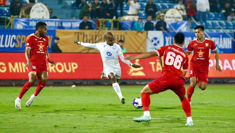 Nam Dinh meets Hong Linh Ha Tinh in round 13 of V.League. Photo: FPT Play