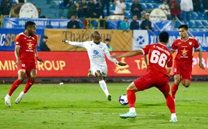 Live football Nam Dinh vs Hong Linh Ha Tinh in round 13 of V.League