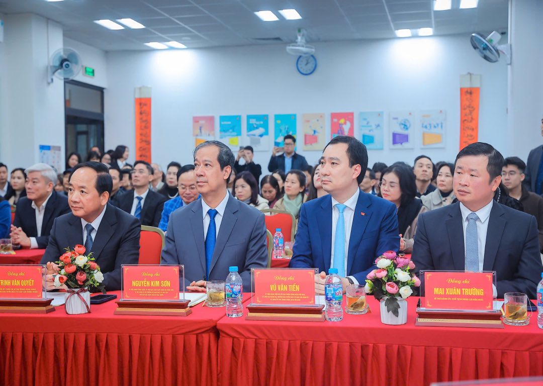 100% of voters expressed their trust and confidence in the comrades introduced for candidacy. Photo: Hoai Nam