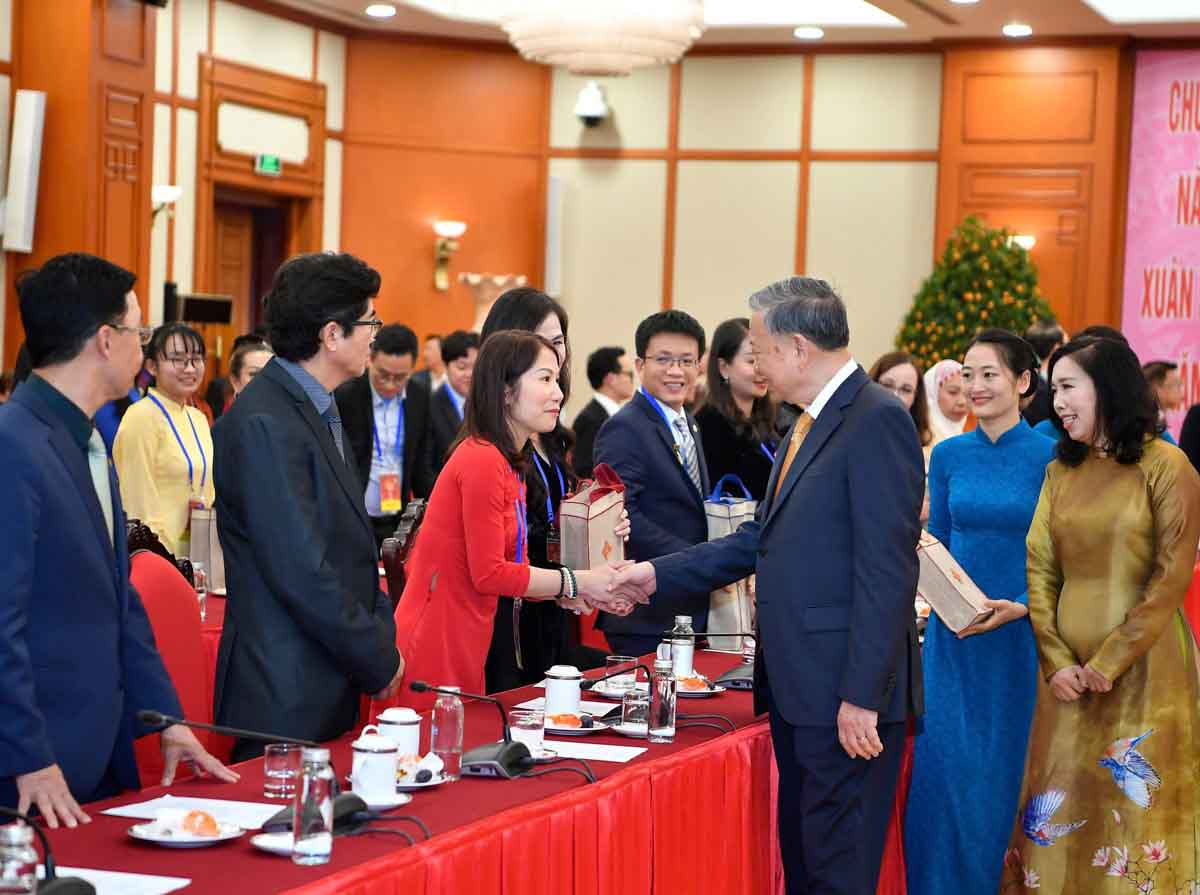 General Secretary To Lam meets with the overseas Vietnamese delegation attending the Homeland Spring 2026 program. Photo: Hai Nguyen