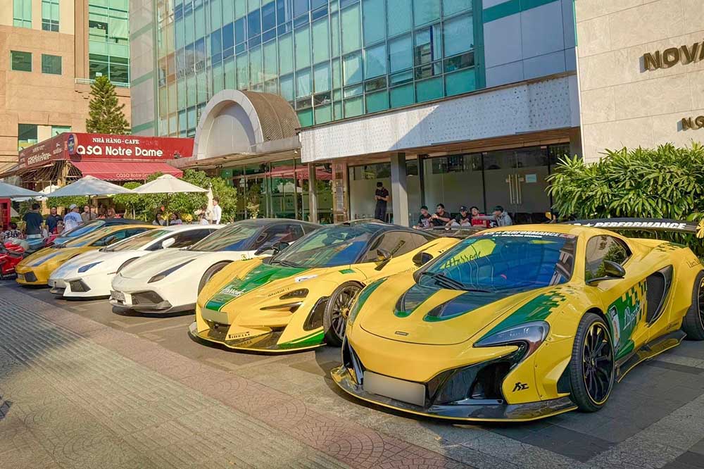 Supercars often appear on the streets during the Lunar New Year, when many billion-VND car models are "awakened" after a long period of little use. Photo: Xuan Phuoc