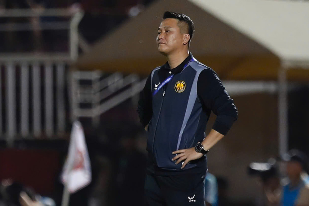 Coach Mai Xuan Hop of Thanh Hoa club. Photo: Thanh Vu