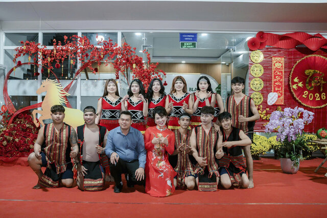 Đoàn viên, người lao động Công ty TNHH B'Laofood phấn khởi tham gia chương trình tiệc tất niên, vui tươi, đầm ấm chào đón Tết Nguyên đán Bính Ngọ năm 2026. Ảnh: Lâm Đức