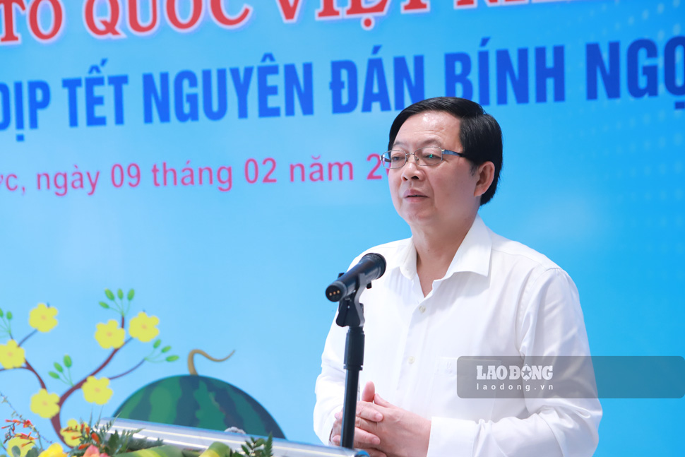 Phó Thủ tướng Hồ Quốc Dũng chúc Tết ĐV, NLĐ. Ảnh: Hoài Phương