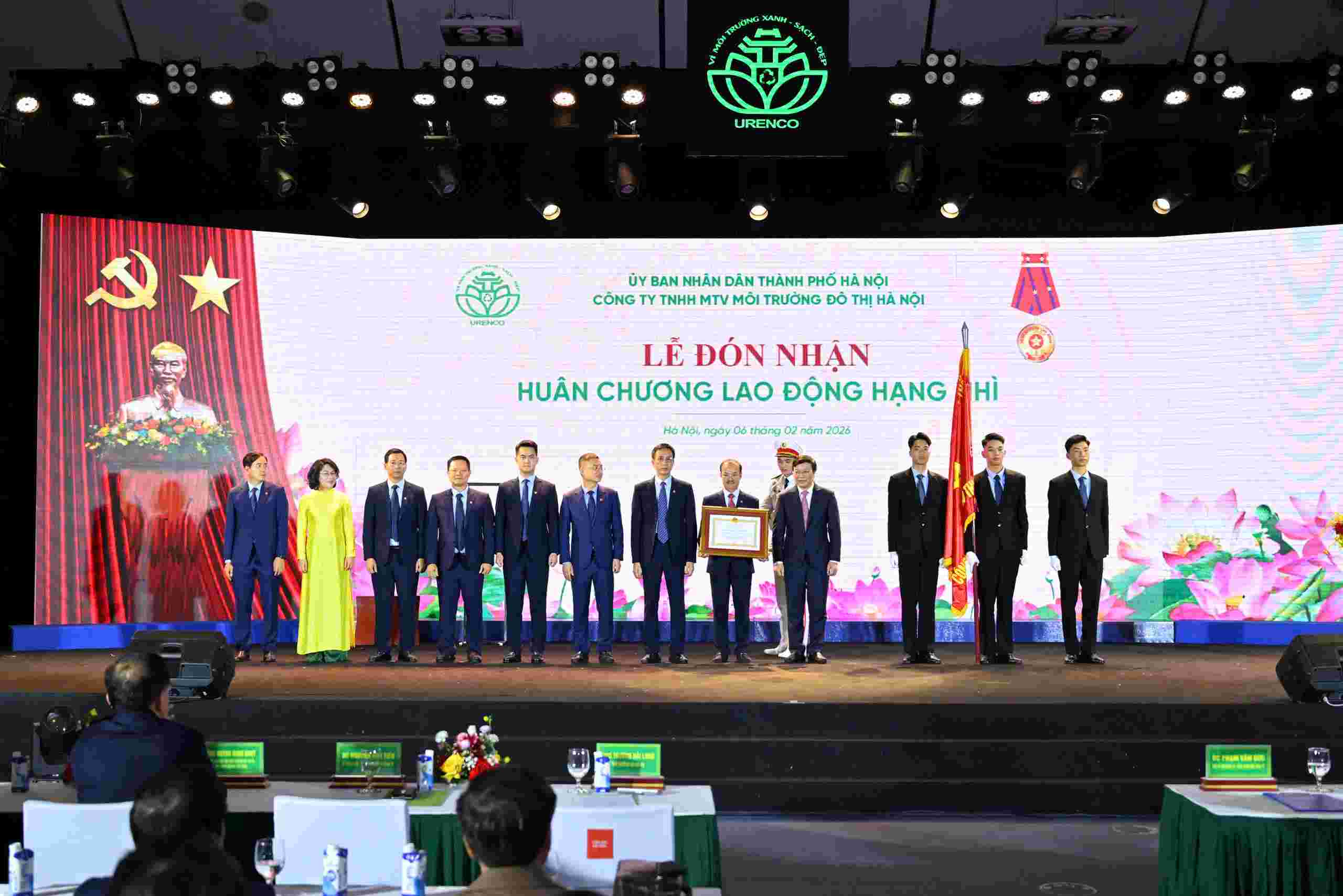 Urenco receives the Second-class Labor Medal. Photo: Ngoc Hiep