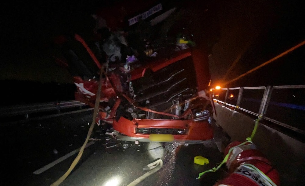 Scene of the chain collision on the Bai Vot - Ham Nghi expressway. Photo: V. Duc