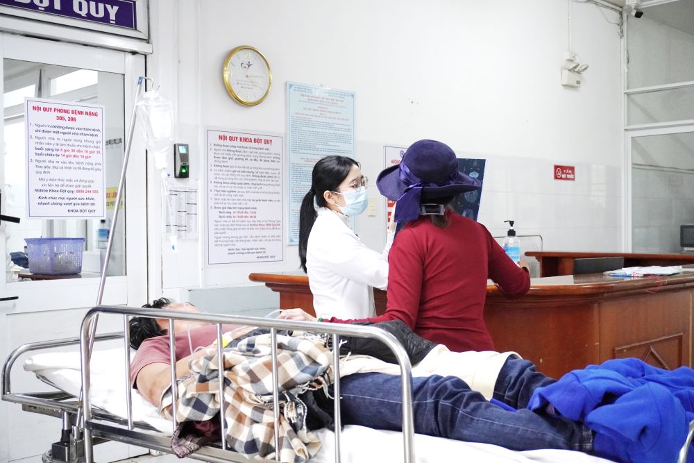 Reserve enough medicine and medical supplies ready for emergency care throughout Tet. Photo: Tran Thi