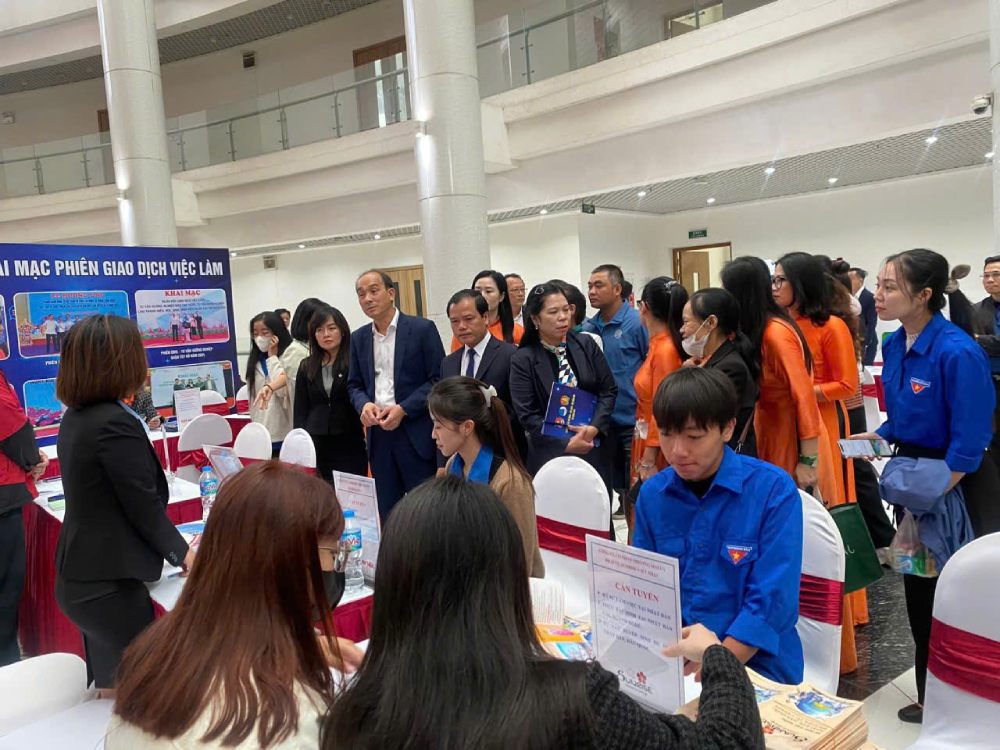 Cận Tết, nguồn cung lao động ngành dịch vụ tại Hà Nội khá dồi dào. Ảnh: Quỳnh Chi