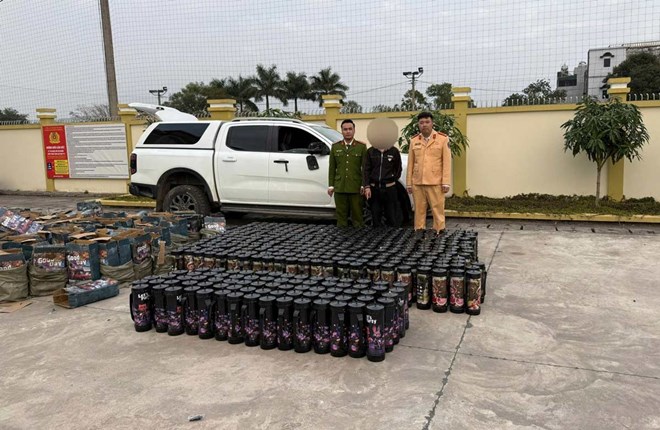 Phát hiện, bắt giữ 390 bình khí cười vận chuyển trái phép tại Quảng Ninh