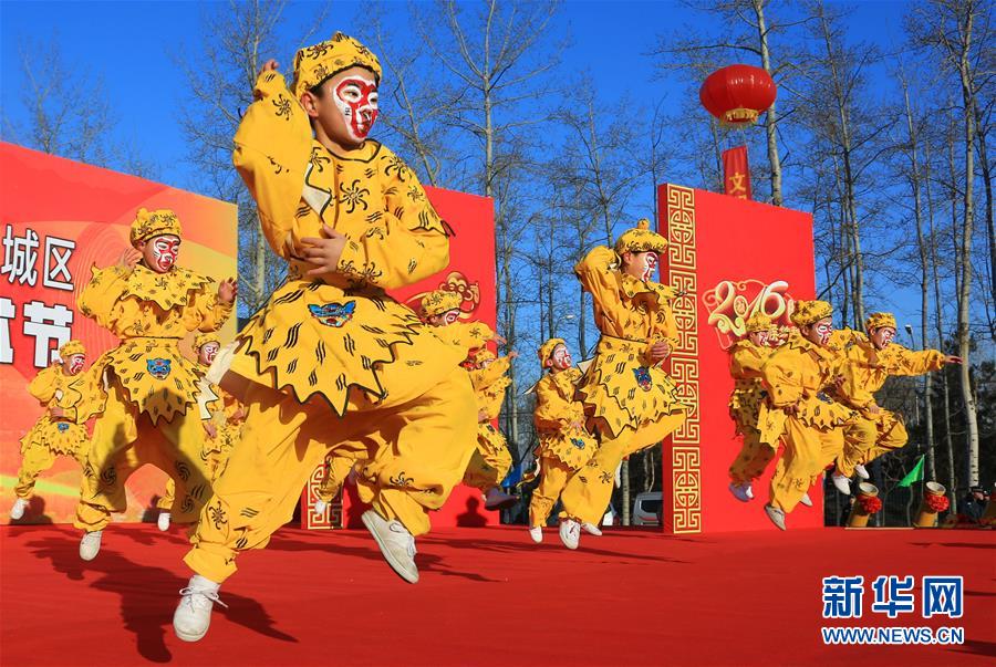 It is predicted that the year of Binh Ngo 2026 is a favorable time for people born in the year of the Monkey to innovate and expand relationships. Photo: Xinhua
