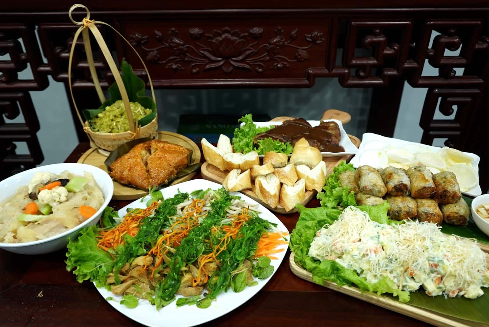 Culinary experts show how to make simple and easy Tet feasts