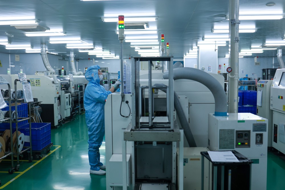 Technical staff at Rhythm Vietnam Co., Ltd. (Hanoi). The group of personnel in charge of manufacturing super-precision plastic components, plastic component molds, electronic circuit boards... is a well-trained group. Photo: Hai Nguyen