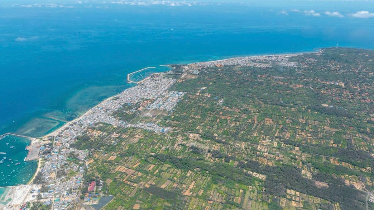 Một góc Đặc khu Phú Quý nhìn từ trên cao. Ảnh: Duy Tuấn