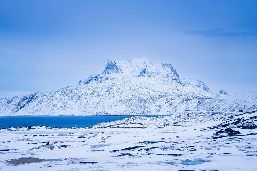 Ngọn núi gần thủ phủ Nuuk, Greenland. Ảnh: Xinhua