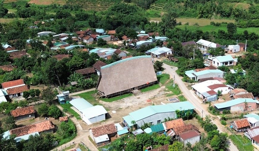 Nhà rông làng Kon Brăp Ju lúc chưa bị cháy. Ảnh: Ngọc Chí