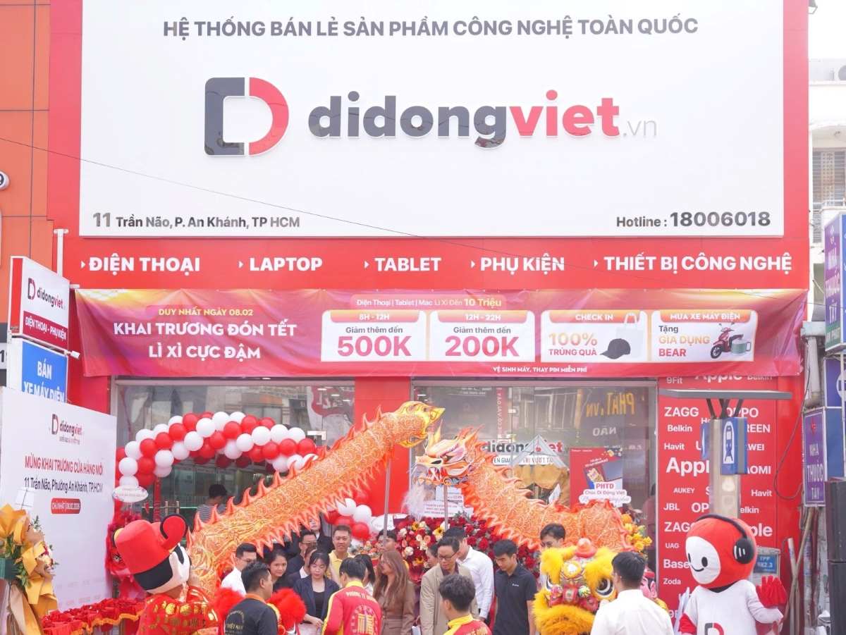 Di Dong Viet officially opens a technology shopping center at 11 Tran Nao Street, Ho Chi Minh City. Photo: Loan Tran