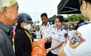 Cảnh sát biển 4 tổ chức nhiều hoạt động chăm lo Tết, gắn kết quân dân