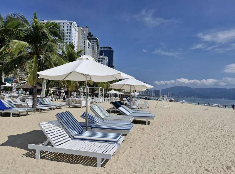 Bãi tắm Mỹ Khê (Đà Nẵng) là địa điểm được nhiều du khách yêu thích. Ảnh: Thu Giang