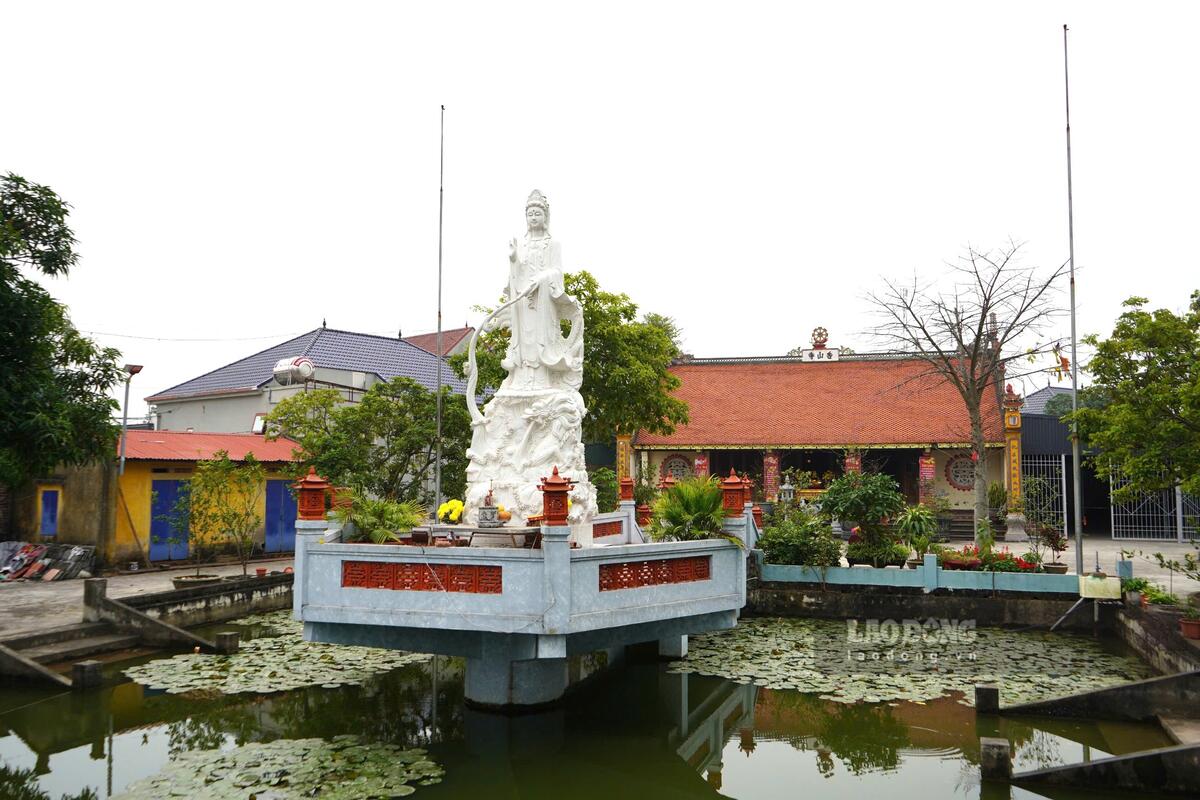 Chùa Hương Sơn là một trong điểm tâm linh nổi tiếng tại phường Hồng An. Ảnh: Mai Dung