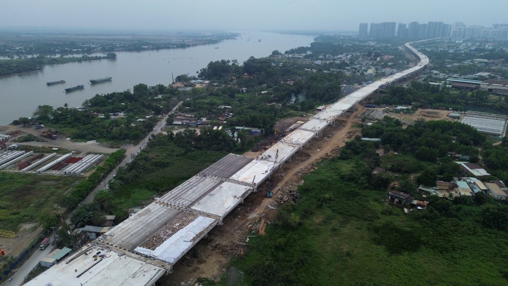 Hình ảnh Vành đai 3 trên cao dần nối liền mạch, khẳng định nỗ lực thi công không nghỉ để đưa dự án về đích đúng hẹn. Ảnh: Anh Tú 