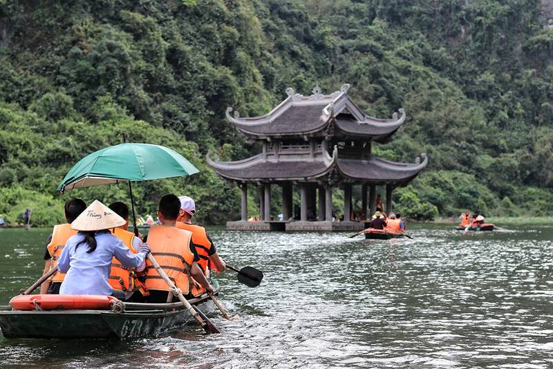 짱안 경관 단지(닌빈성)는 새해 초 관광객을 끌어들이는 곳입니다. 사진: 투장