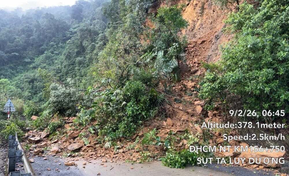 Landslide scene on Ho Chi Minh Road. Photo: Company 483