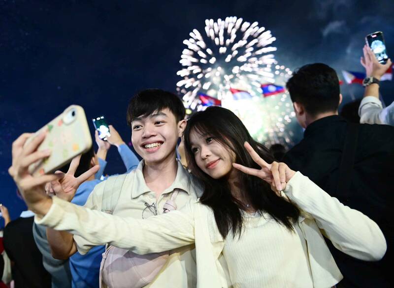 Hanoi weather on New Year's Eve and Binh Ngo Lunar New Year 2026 with scattered rain, cold weather. Photo: Vu Linh