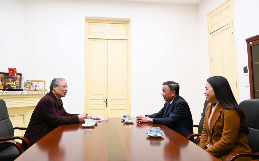 Thường trực Ban Bí thư Trần Cẩm Tú thăm, chúc Tết đồng chí Trần Quốc Vượng - nguyên Ủy viên Bộ Chính trị, nguyên Thường trực Ban Bí thư. Ảnh: Đinh Phương