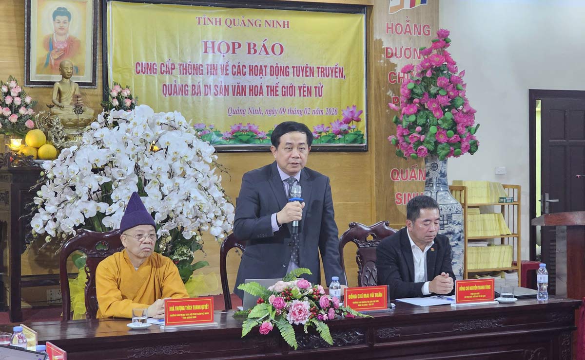 Mr. Mai Vu Tuan - Director of the Ha Long Bay - Yen Tu World Heritage Management Board - spoke at the press conference. Photo: Doan Hung