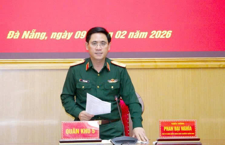 Major General Phan Dai Nghia - Deputy Commander cum Chief of Staff of Military Region 5 chaired the conference to deploy key tasks before, during and after the Binh Ngo Lunar New Year 2026. Photo: Military Region 5