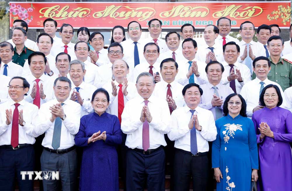 Tổng Bí thư Tô Lâm với đại biểu Đảng bộ, chính quyền, nhân dân tỉnh Tây Ninh.  Ảnh: TTXVN