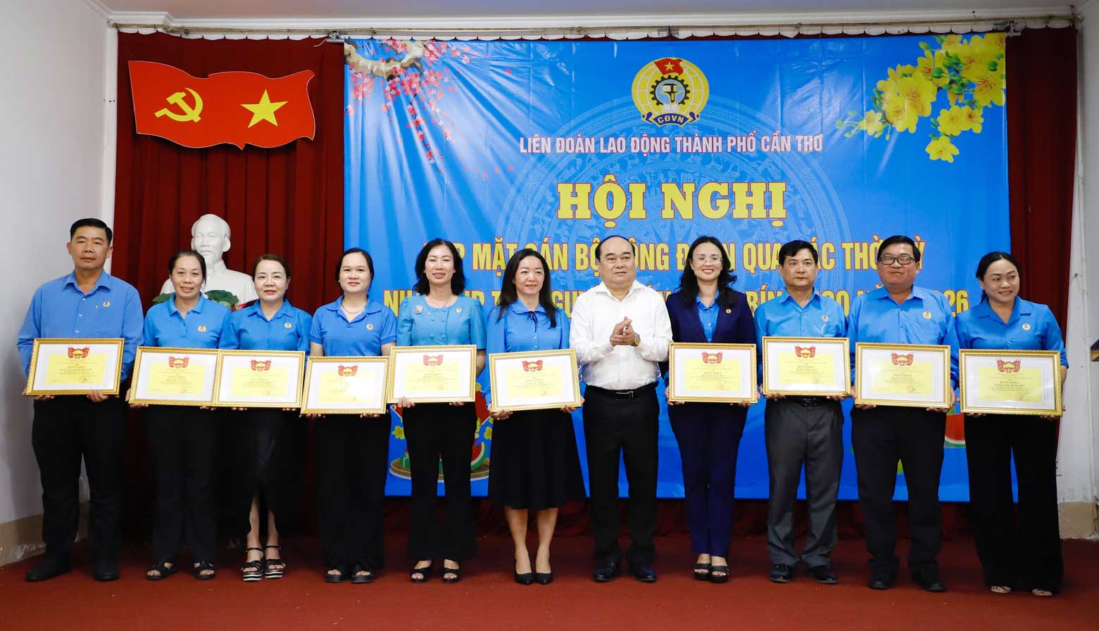 Khen Mức lương bình quân của người lao động đạt 8,3 triệu đồng/tháng. Ảnh: Mỹ Ly