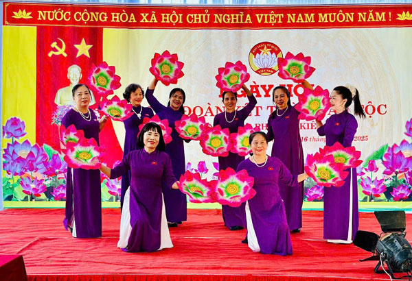 Ngày hội đại đoàn kết được tổ chức ở nhiều địa phương thu hút sự tham gia của đông đảo người dân Ảnh: Sen Đỗ