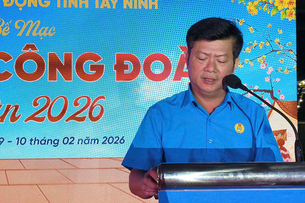 Ông Trần Lê Duy - Chủ tịch Liên đoàn Lao động tỉnh Tây Ninh phát biểu. Ảnh: Lê Tâm