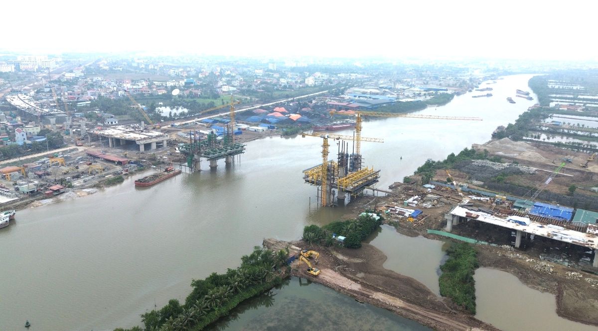 Toàn cảnh thi công cầu Hải Thành. Ảnh: Mai Dung