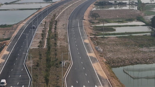 Hanoi temporarily opens nearly 7km of the southern Ha Tay trunk road for traffic during Tet 2026. Photo: Le Khanh