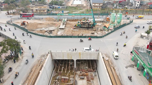 Hanoi temporarily diverts traffic through Kim Dong - Giai Phong underpass from 10. 2. Photo: Huu Chanh