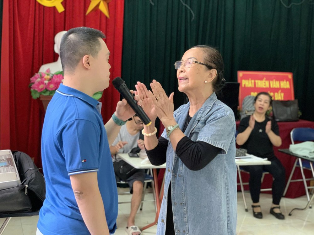 Love and concern for a place that can help disabled children prompted Ms. Phuc to establish the Hanoi Disabled Children's Arts Club in 1995. Photo: Quynh Chi