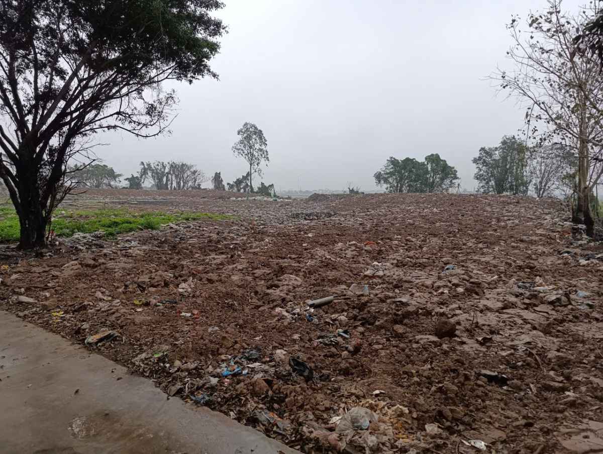 Hundreds of tons of garbage at Nam Ninh commune landfill, Ninh Binh province are being treated after a reflection from Lao Dong Newspaper. Photo: Ha Vi