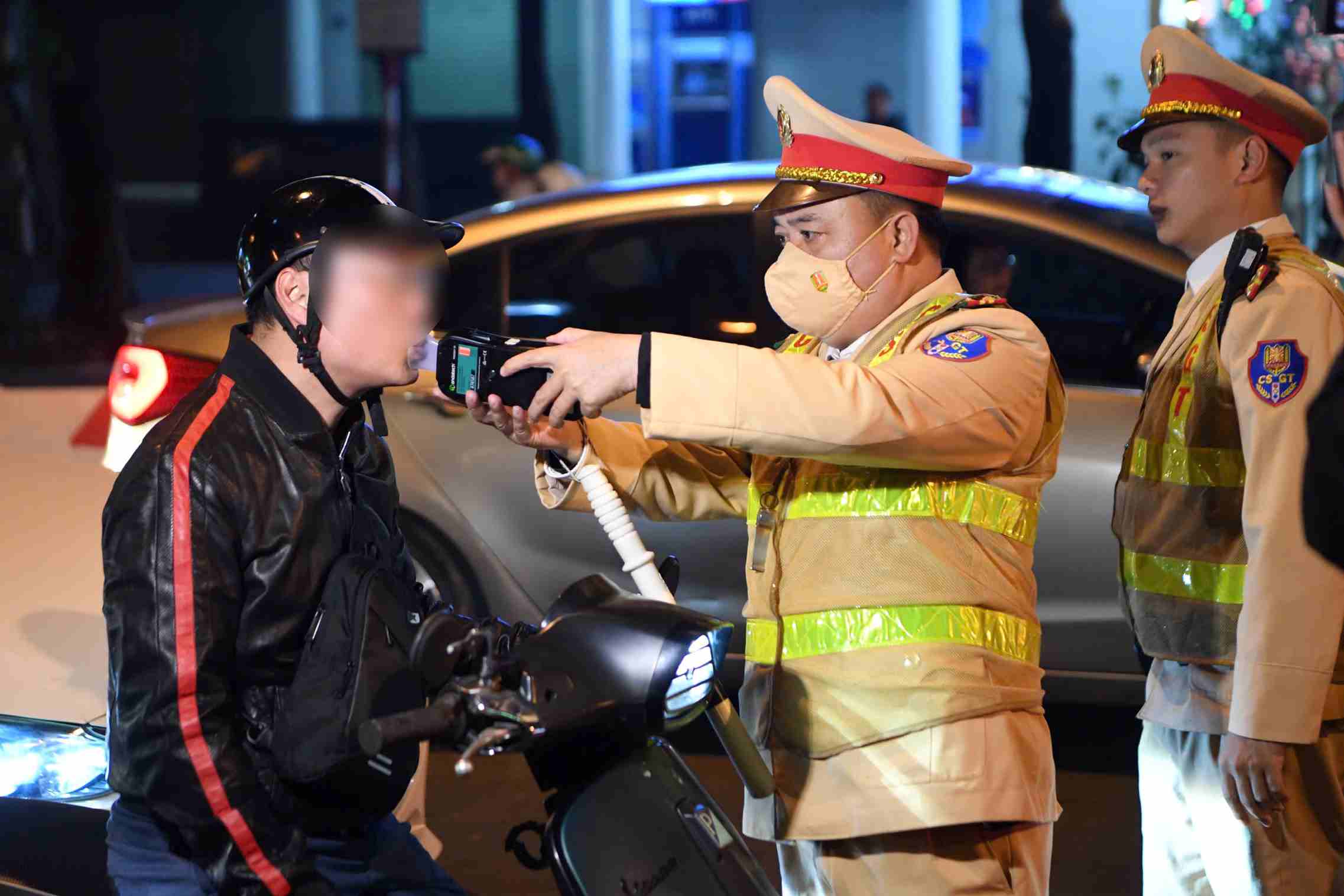 Traffic police forces control alcohol concentration regularly, continuously, and flexibly in all hours. Photo: To The