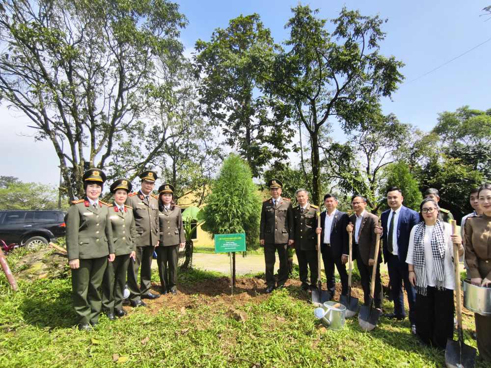 The People's Police Trade Union has just advised the Department of Political Work (Ministry of Public Security) and the Department of Enterprise and Technology (Ministry of Science and Technology) to organize the "Tet tree planting, forever remembering Uncle Ho" Binh Ngo Spring 2026 at Ba Vi National Park. Photo: Quang Toan