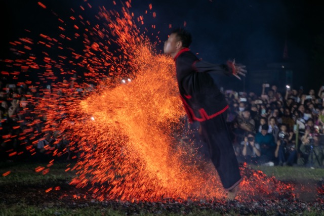 Pa Then fire dance festival. Photo: Minh Dan