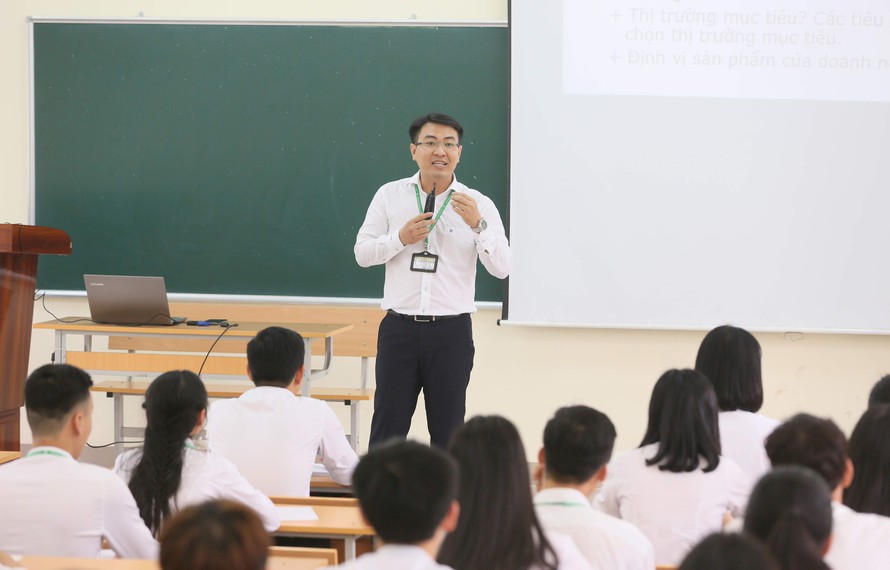 The working time of college teachers is 44 weeks, including 32 weeks of performing teaching duties. Photo: Chinhphu. vn