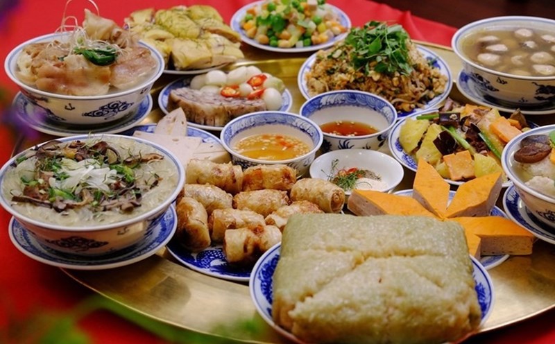 Suggestions for the full moon feast of the first lunar month. Photo: Linh Chi