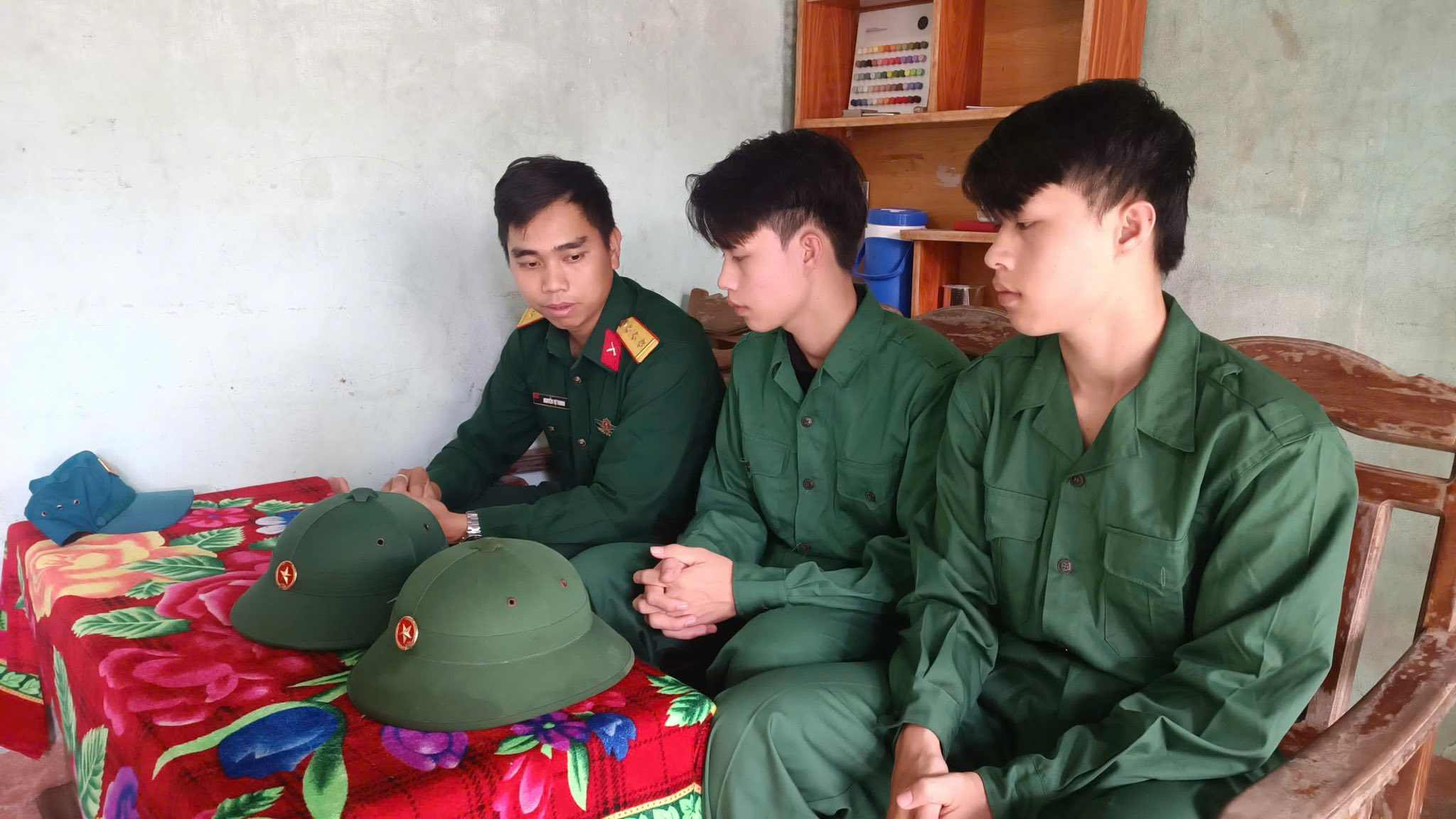 anh em sinh đôi nhập ngũ, thanh niên Khánh Hòa lên đường tòng quân, nghĩa vụ quân sự 2026, lễ giao quân Khánh Hòa, tuổi 18 viết đơn tình nguyện nhập ngũ, gương thanh niên tiêu biểu xã Tu Bông, câu chuyện đẹp mùa tuyển quân