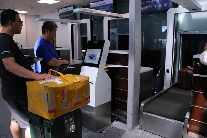 Hành khách phải xác nhận hành lý ký gửi khi làm thủ tục bay. Ảnh: Nguyễn Linh