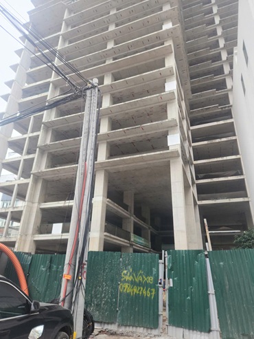 Nhà 28 tầng bỏ hoang hơn 10 năm giữa khu “đất vàng” Hà Nội. Ảnh: Minh Hạnh 