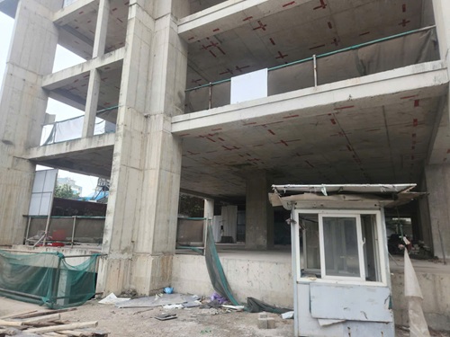 Hà Nội: Nhà 28 tầng bỏ hoang nhiều năm trên “đất vàng” Láng Hạ. Ảnh: Minh Hạnh 