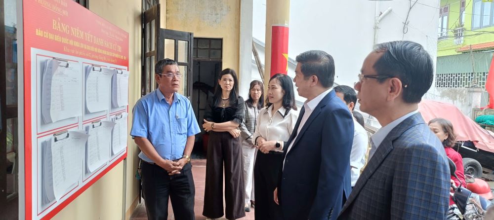 Election preparation work is being seriously implemented, from propaganda, voter review to preparing conditions to serve the voting day. Photo: Thanh Trung